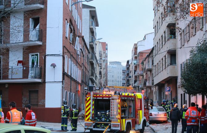 Explosión de gas en una vivienda de la plaza del barrio Vidal. Foto: Alberto Martín