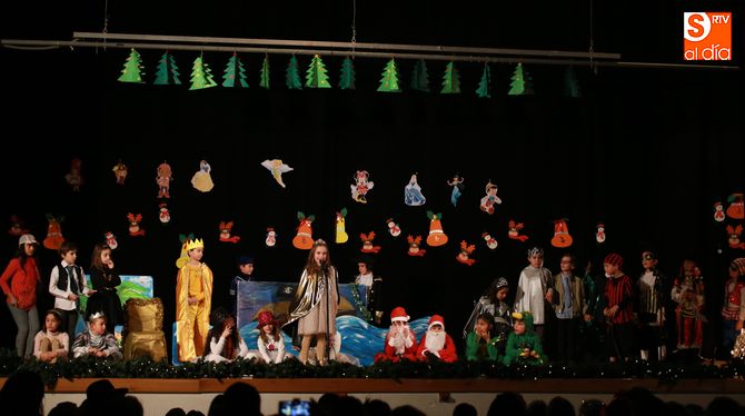 Actuaciones de los alumnos del Colegio Antonio Machado. Foto: Alberto Martín