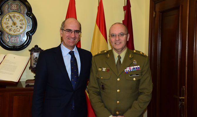 Javier Iglesias y Jesús González Laso, en el Palacio de La Salina