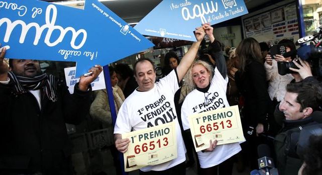 Celebración en la administración de Madrid que ha repartido El Gordo