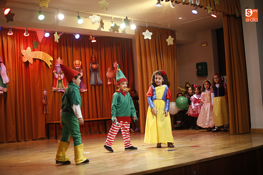 Fsetival navideño en el colegio San Juan Bosco (Foto de Álex López)
