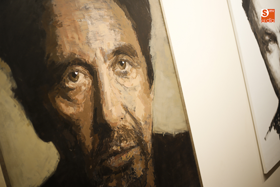 La nueva exposición de retratos de Ángel Luis Iglesias llega al Casino de Salamanca  