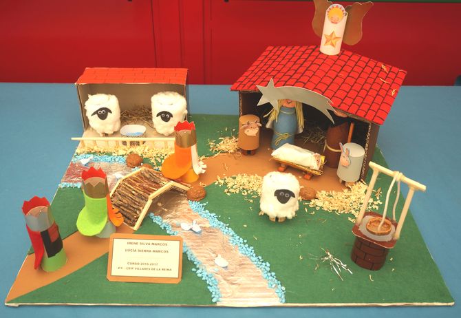 Original exposición de belenes realizados por los alumnos de Primaria  