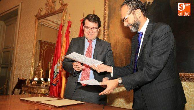José Ignacio Fernández Vera, en un acto en el Ayuntamiento junto al alcalde