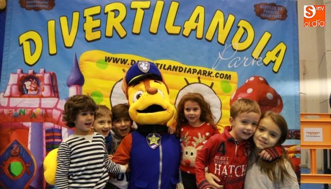 Los más pequeños disfrutan de una completa tarde de diversión en este parque / Foto de Alberto Martín