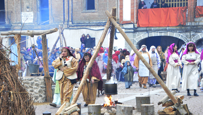 Más de un centenar de actores participan en el gran belén viviente de Santiago de la Puebla. Fotos: Aurelio Jinete