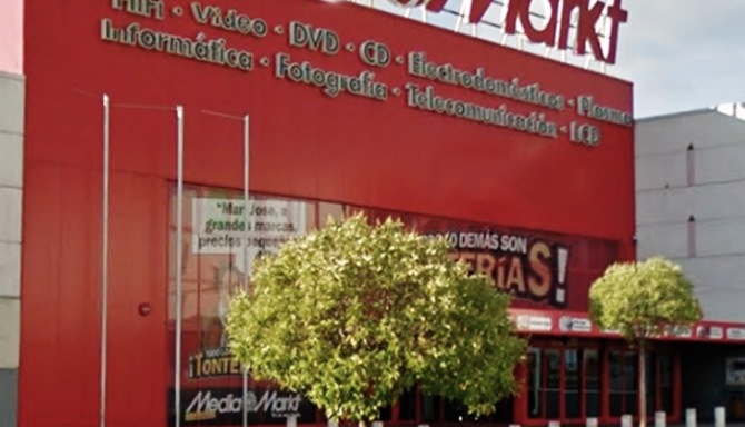 Una banda ha robado en Media Markt de Capuchinos