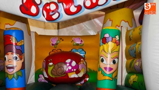 Numerosas actividades para los pequeños en la carpa de Los Bandos