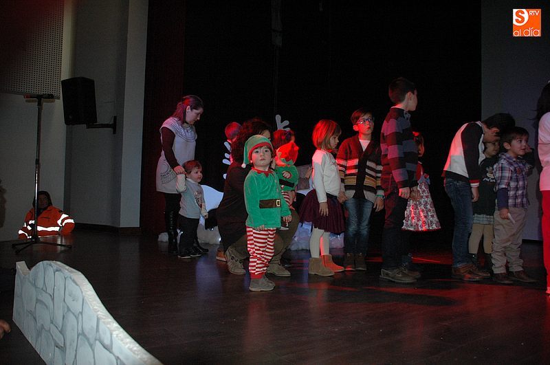 Papa Noel reparte ilusión entre los más pequeños de Vitigudino  