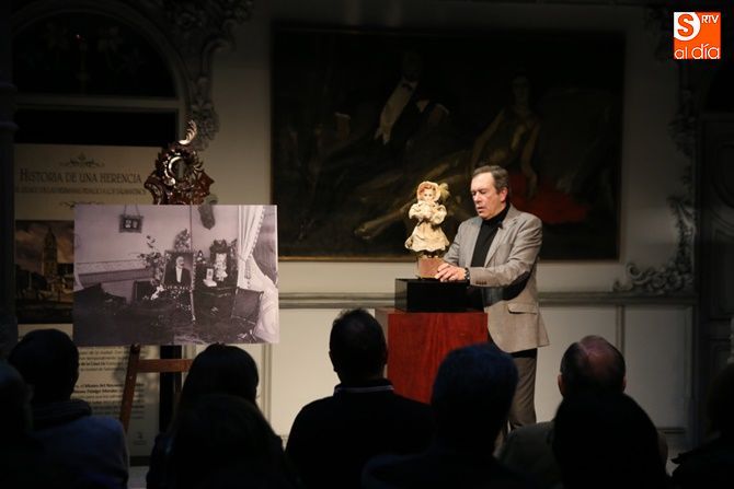 Un momento de la presentación de los autómatas de la Casa Lis antes de ponerlos en movimiento. Foto: Alberto Martín