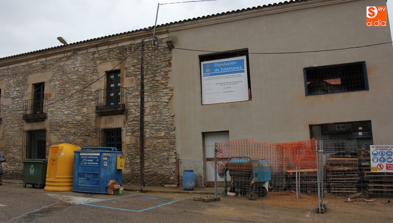 El acceso a las oficinas, ubicadas en el mismo edificio del Ayuntamiento, es por la plaza de la Torre una vez que se han dado por concluidas las obras