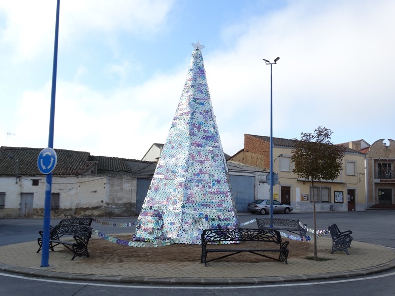 El árbol de Navidad construido con CDs ha sido uno de los grandes proyectos de la asociación