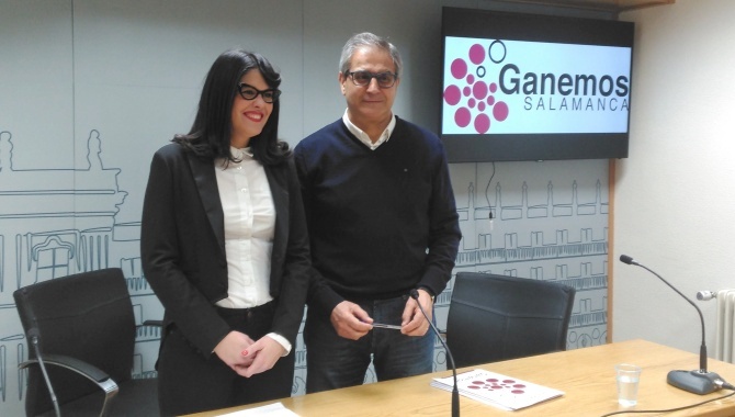Virginia Carrera y Gabriel Risco, en la sala de prensa