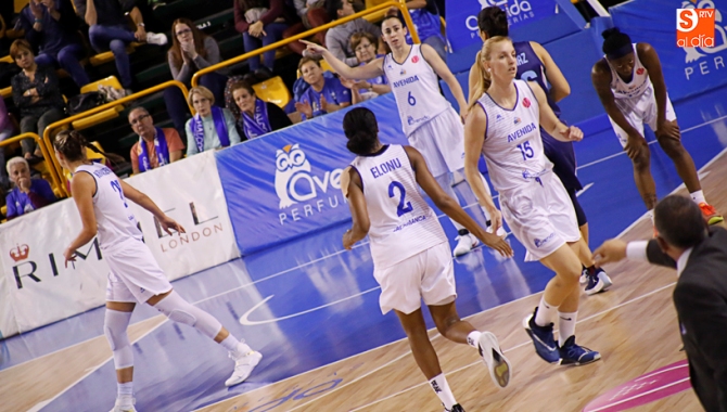 Un momento de un partido de la Euroliga Femenina en el pabellón de Würzburg