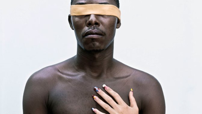 El artista utiliza la persona como un ente, un objeto para plasmar conceptos