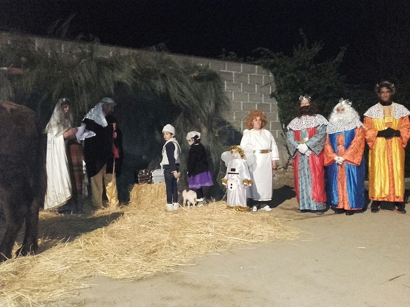 Los Reyes Magos visitan a los vecinos de La Zarza de Pumareda en sus domicilios  