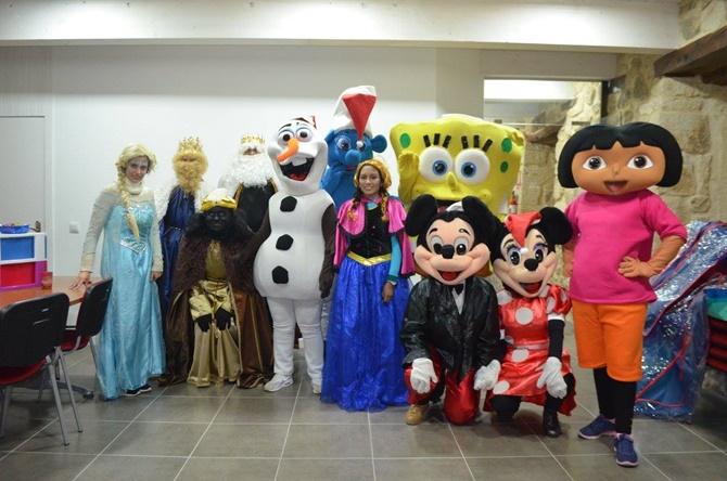 Los Reyes Magos, muy bien acompañados, en Rollán. Foto: AyuntamientoRollán