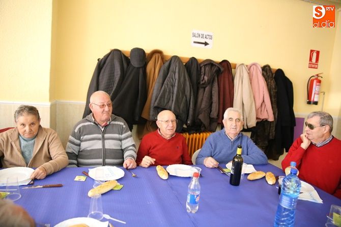 Fiesta de los mayores de Villares. Foto: Alberto Martín
