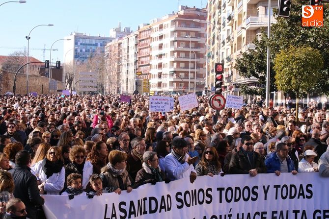 La Marea blanca recorre Salamanca. Foto: Alberto Martín