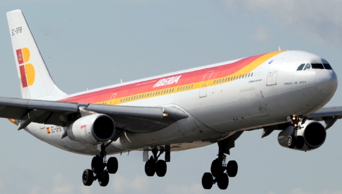 Una avión de Iberia, en un vuelo regular
