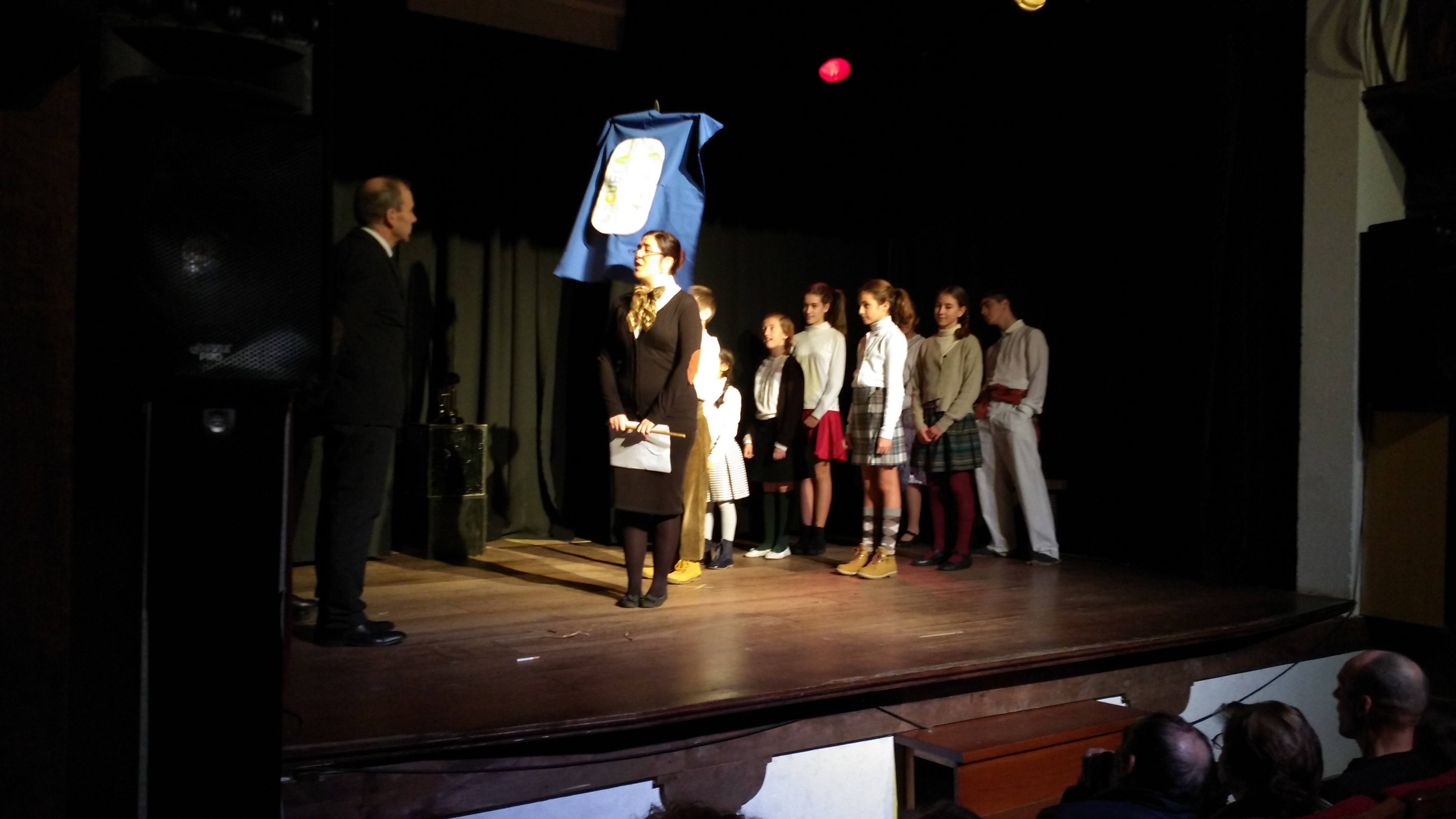 Miembros de Cateja Teatro de todas las edades subieron al escenario. Fotos: Cateja Teatro