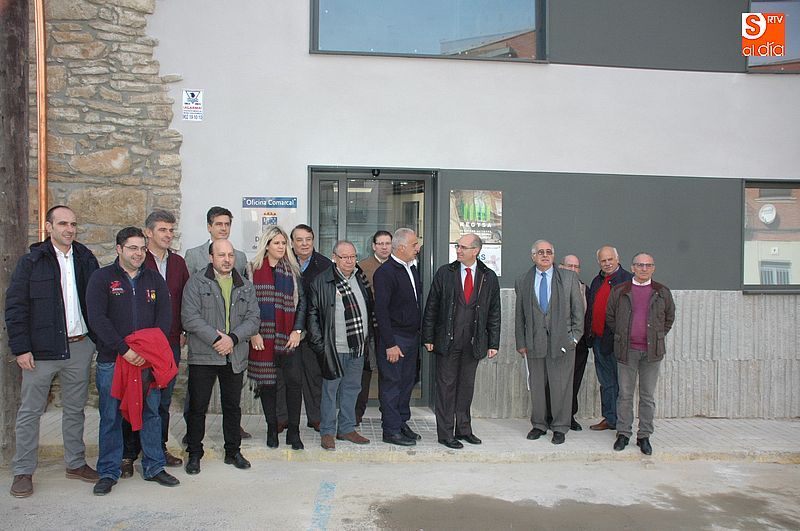 La comitiva, con Javier Iglesias y Germán Vicente a la cabeza, visita las nuevas oficinas.