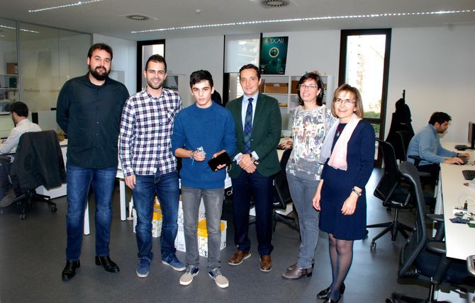La USAL colabora con el IES Lucía de Medrano en la creación de un dispositivo tecnológico  