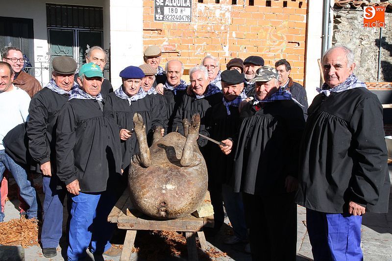 La fiesta de la matanza, punto de unión entre generaciones en Linares
