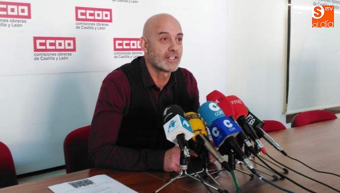 Emilio Pérez, en el salón de actos de CCOO en la sede de Salamanca