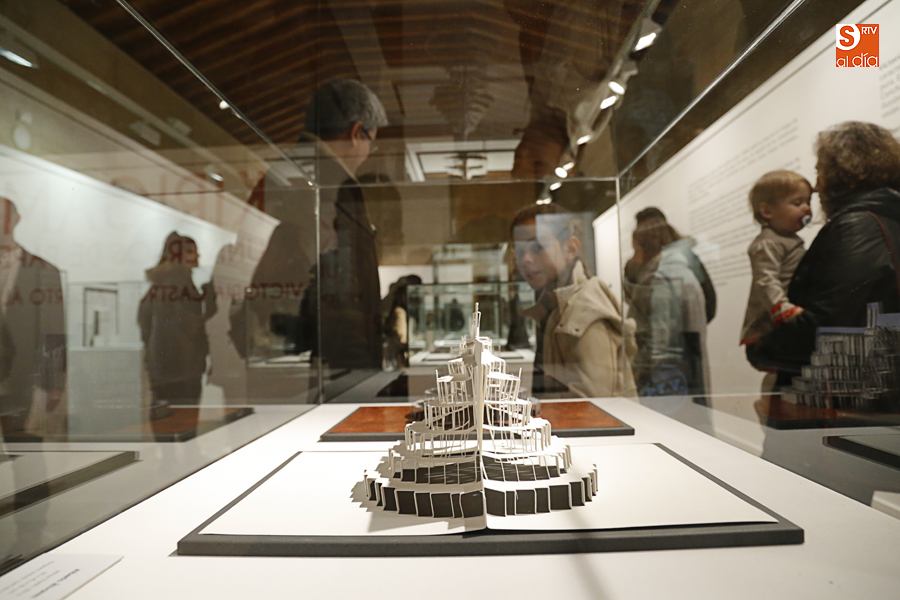 Exposición ‘Kirigami: Universos de papel’ de los artistas Alberto Álvarez y Victoria Castro / Fotos de Alejandro López