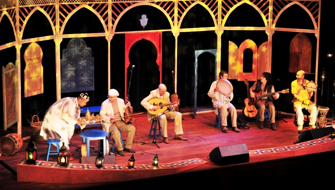 Un momento de la representación del concierto Un té a la menta