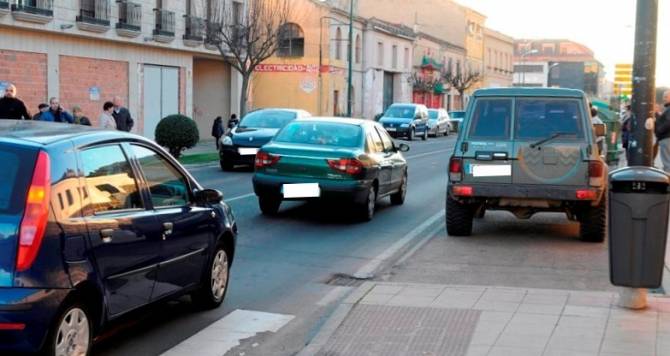 El vehículo que causó el atropello aparece en el centro de la imagen