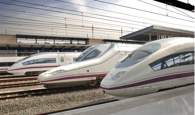Renfe transportó 472,4 millones de viajeros en 2016 tras el incremento en Alta Velocidad y...
