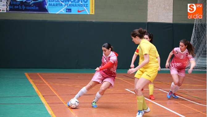 Momento del partido entre el San José y la Universidad de Valladolid