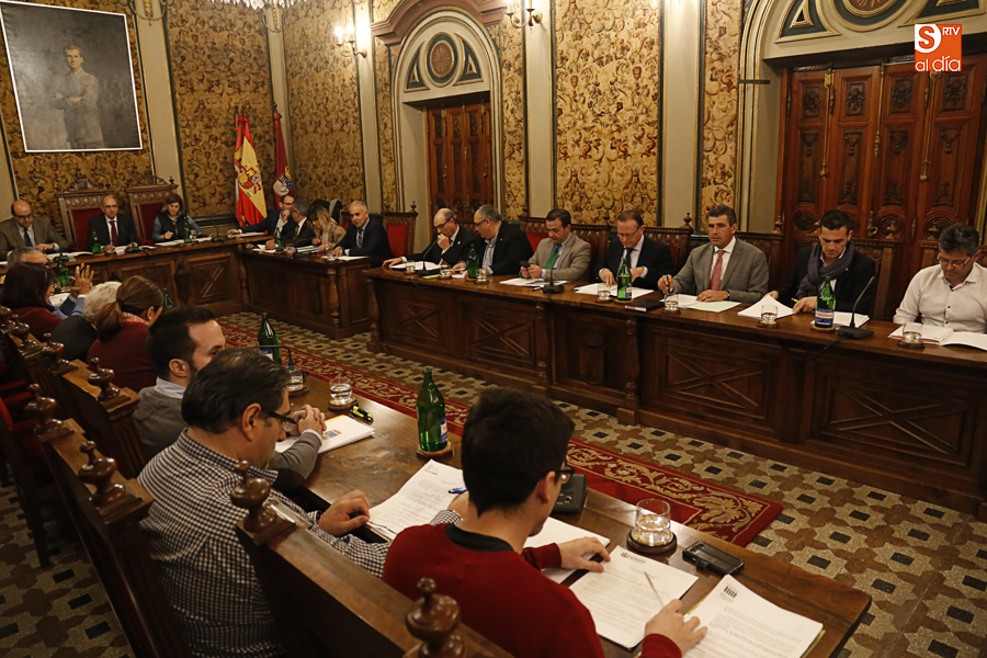 Un momento del pleno celebrado hoy en la Diputación. Foto: Alejandro López