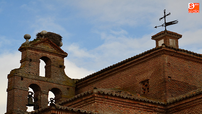 Los Bomberos de Peñaranda han ofrecido su ayuda a las Madres Carmelitas para retirar el nido del torreón del campanario