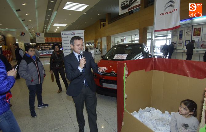 María Isabel González Gutiérrez, ganadora del coche sorteado por E. Leclerc