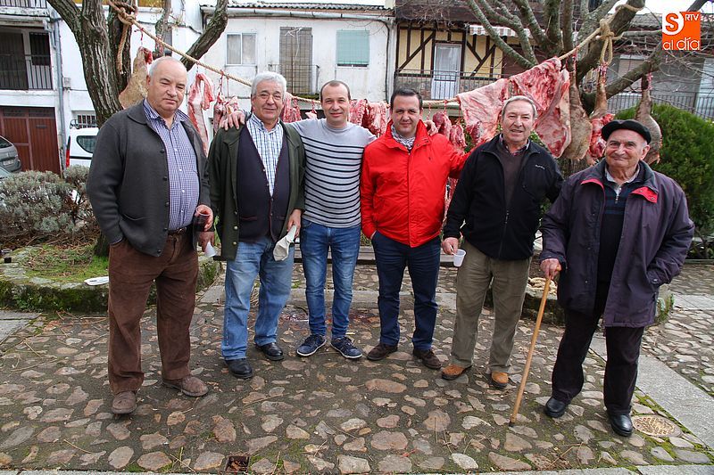 Los vecinos se vuelcan con la primera matanza de la localidad