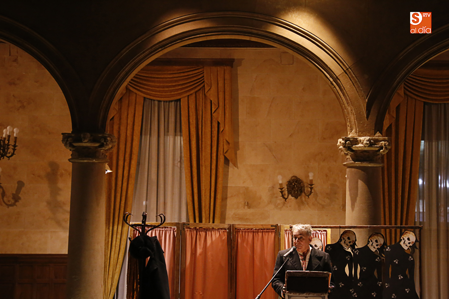 Momento del monólogo en el Casino de Salamanca (Foto de Álex López)
