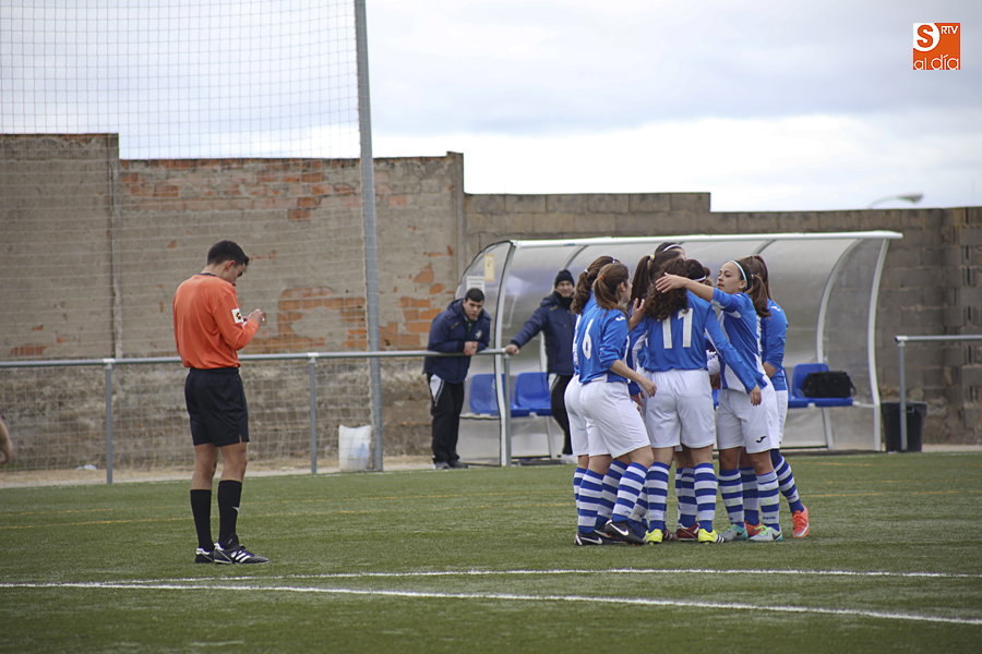 Las jugadoras del Sporting Garrido celebran un gol