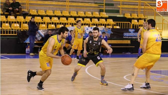 Jugada de un partido anterior del Quesería La Antigua - C. B Tormes