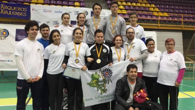 Foto familiar de los integrantes del Club La Flecha