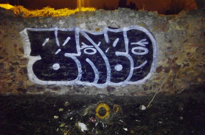 Grafiti en el Paseo Fluvial