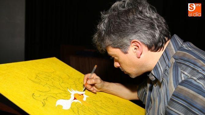 Carlos Toledo pintando en la Sala Micenas-ATV. Fotos: Alberto Martín