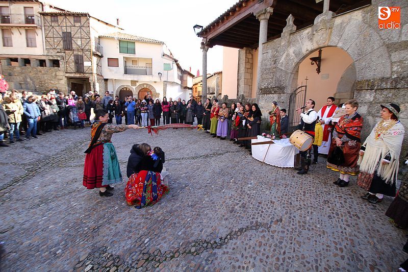 El Baile de la Bandera fue el protagonista de la jornada festiva en Miranda.