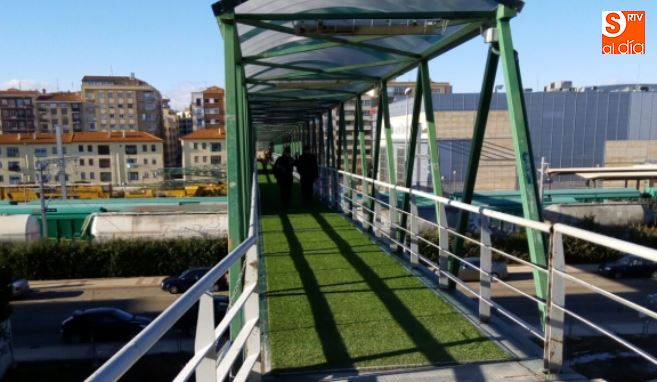 La pasarela peatonal de Vialia ya no tendrá que cerrarse por el riesgo de resbalones
