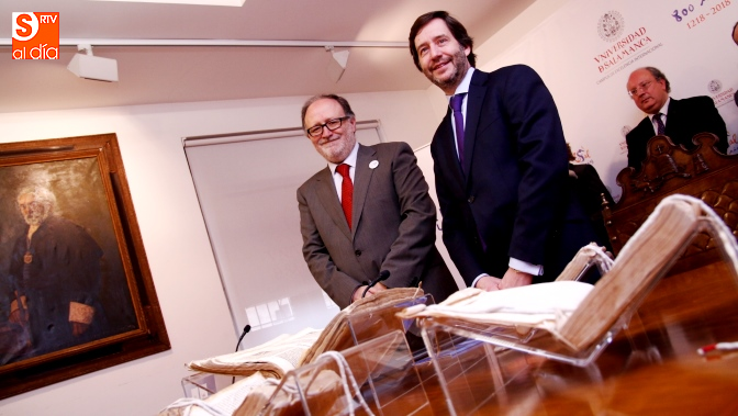 Mariano Esteban, vicerrector para la Conmemoración del VIII Centenario de la Universidad de Salamanca, y Alfredo Núñez, director de Personal y Organización de Reale Seguros / Foto de David Fernández