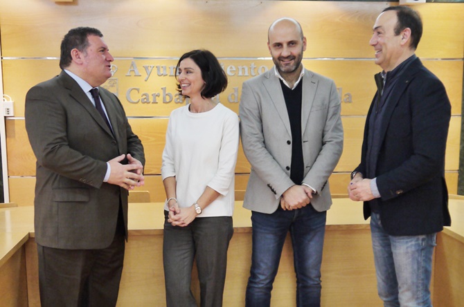 De izq. a dcha., José Álvarez, concejal de Empleo y Desarrollo Local; Almudena Granado, responsable de Recursos Humanos de Arvato; Javier Sanz, director de la plataforma de Arvato en Salamanca; y Pedro Samuel Martín, alcalde de Carbajosa