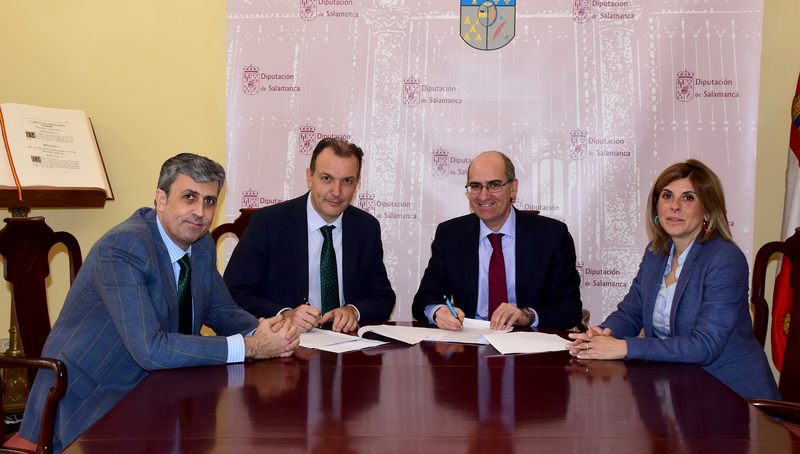 Pedro López, director de Banca y Empresas e Instituciones de España Duero, Alberto Gurrionero, Javier Iglesias, y Chabela de la Torre, diputada de economía y vicepresidenta de Regtsa