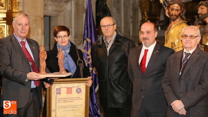 Homenaje al escultor salmantino Damián Villar promovido por la Hermandad de Nuestro Padre Jesús del Perdón